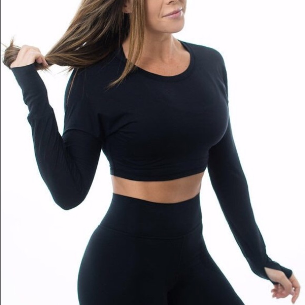 BNWT P’tula Nora Crop Long Sleeve Size L Black